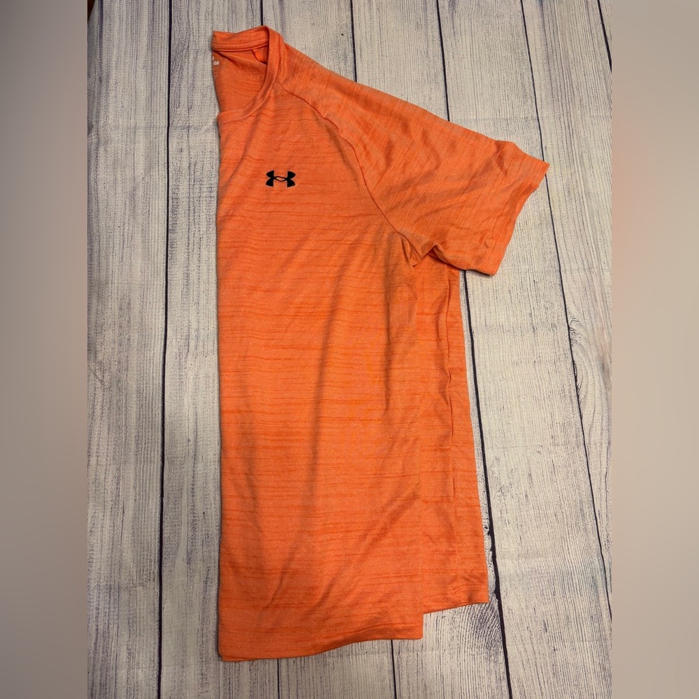 Men’s xl underarmour tee shirt